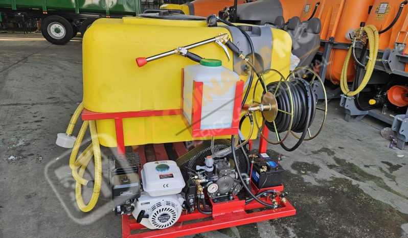 EQUIPO DE EXTINCIÓN DE INCENDIOS 600 L CON BOMBA DE MEMBRANAS lleno