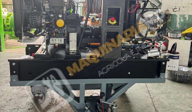 EQUIPO DE LIMPIEZA CON AGUA CALIENTE 300 BARES lleno