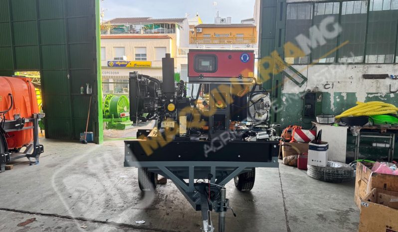 EQUIPO DE LIMPIEZA CON AGUA CALIENTE 300 BARES lleno