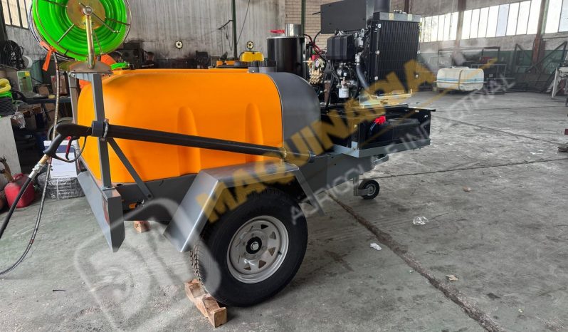 EQUIPO DE LIMPIEZA CON AGUA CALIENTE 300 BARES lleno