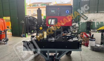 EQUIPO DE LIMPIEZA CON AGUA CALIENTE 300 BARES lleno