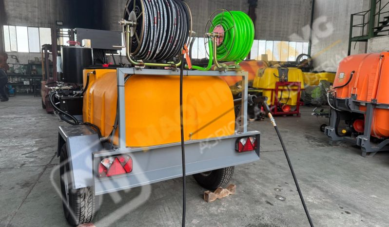 EQUIPO DE LIMPIEZA CON AGUA CALIENTE 300 BARES lleno