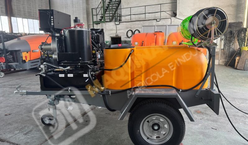 EQUIPO DE LIMPIEZA CON AGUA CALIENTE 300 BARES lleno