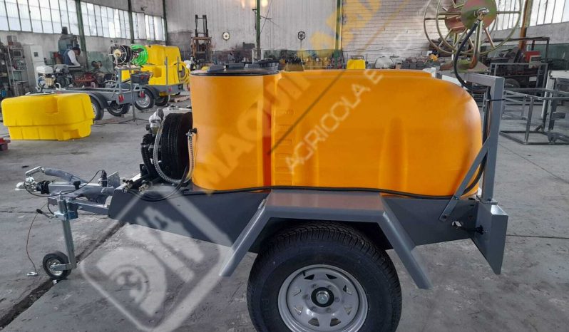EQUIPO DE FUMIGACIÓN 1000 L CON ENROLLADOR Y FRENO DE INERCIA lleno