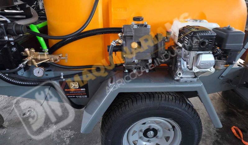 EQUIPO DE LIMPIEZA CON AGUA CALIENTE 300 BARES lleno