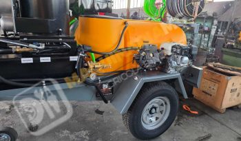 EQUIPO DE LIMPIEZA CON AGUA CALIENTE 300 BARES lleno