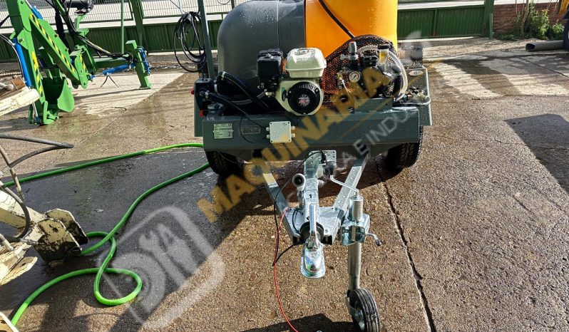 CUBA DE 1000 LITROS CON 2 TORRETAS lleno