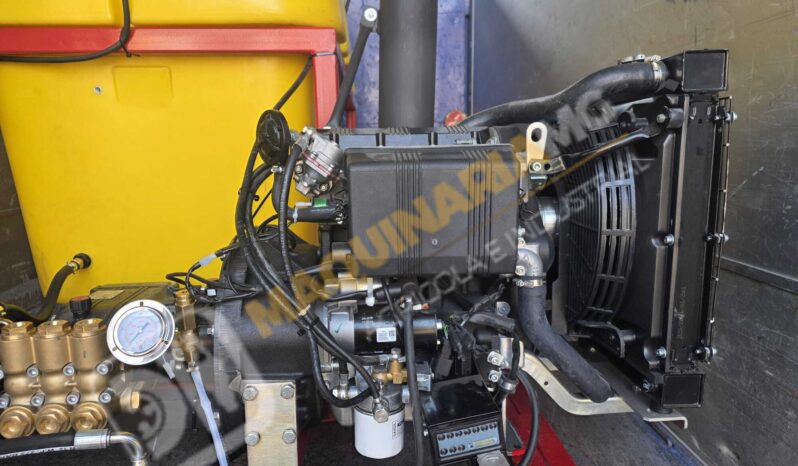 EQUIPO DE LIMPIEZA Y DESATASCOS 1500 LITROS 28 CV DIESEL lleno
