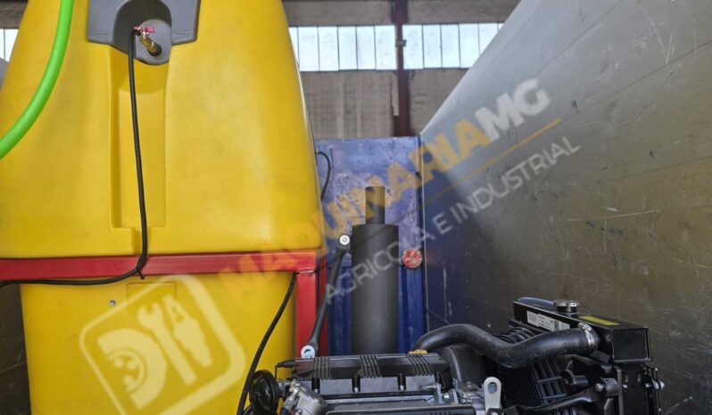 EQUIPO DE LIMPIEZA Y DESATASCOS 1500 LITROS 28 CV DIESEL lleno