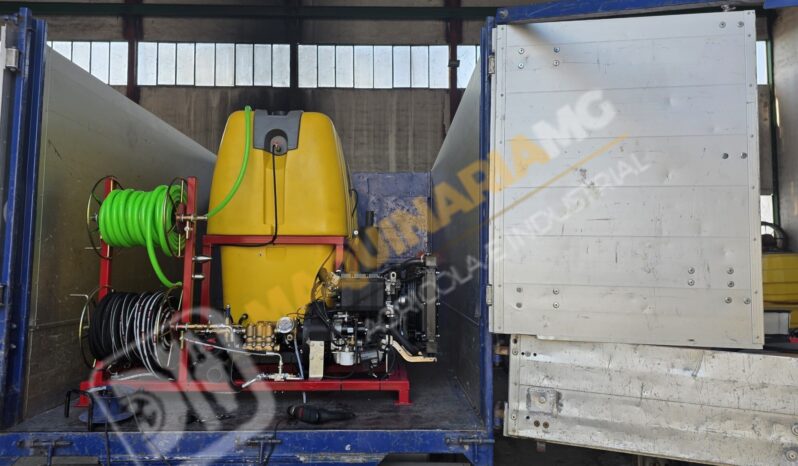 EQUIPO DE LIMPIEZA Y DESATASCOS 1500 LITROS 28 CV DIESEL lleno