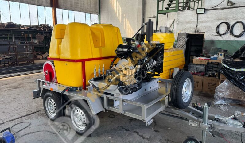 EQUIPO DIESEL 4 CILINDROS PARA LIMPIEZA Y DESATASCOS lleno