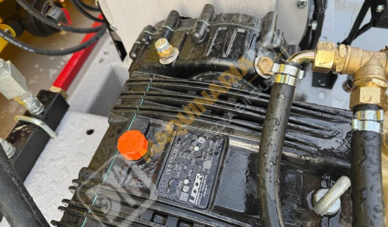 EQUIPO DIESEL 4 CILINDROS PARA LIMPIEZA Y DESATASCOS lleno