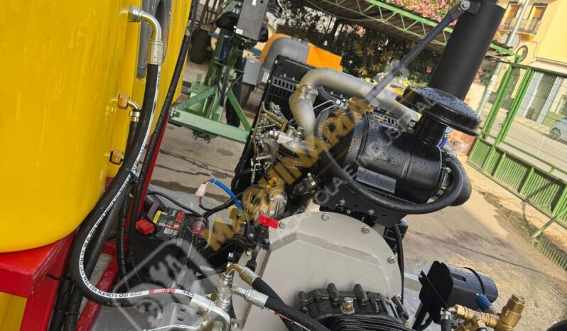 EQUIPO DIESEL 4 CILINDROS PARA LIMPIEZA Y DESATASCOS lleno