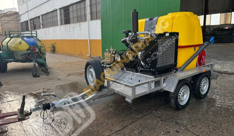 EQUIPO DIESEL 4 CILINDROS PARA LIMPIEZA Y DESATASCOS lleno