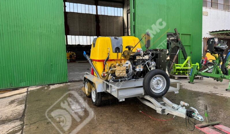 EQUIPO DIESEL 4 CILINDROS PARA LIMPIEZA Y DESATASCOS lleno
