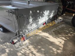 REMOLQUE EN BATEA DE DOBLE EJE lleno