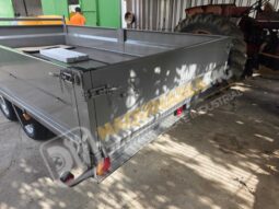 REMOLQUE EN BATEA DE DOBLE EJE lleno