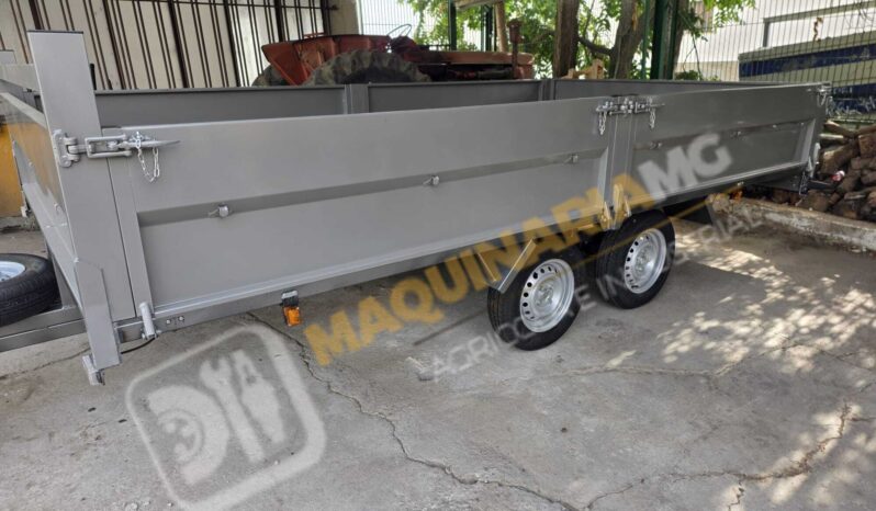 REMOLQUE EN BATEA DE DOBLE EJE lleno