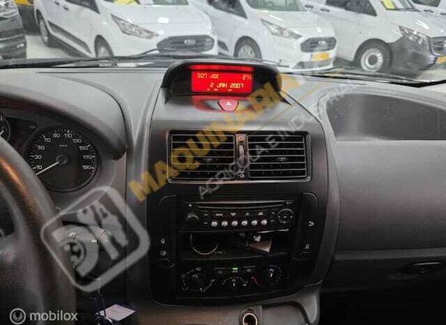 FURGÓN PEUGEOT EXPERT CON EQUIPO PARA DESATASCOS, LIMPIEZA Y SUCCIÓN lleno