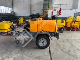 CUBA DE 1000 LITROS CON BARRA DE HERBICIDA,2 TORRETAS Y SONAR lleno