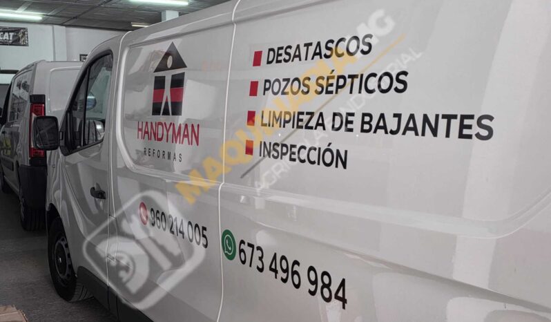 FURGÓN PARA DESATASCOS, LIMPIEZA Y DESINFECCIÓN lleno