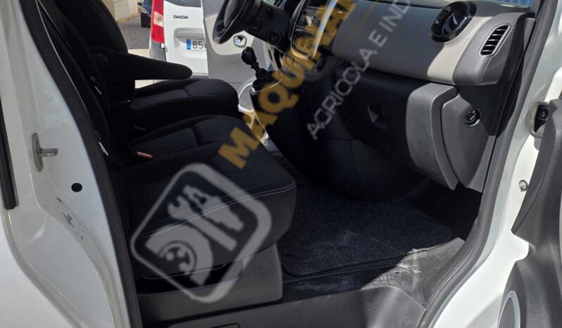 FURGÓN TRAFIC PARA DESATASCOS, LIMPIEZA Y DESINFECCIÓN lleno