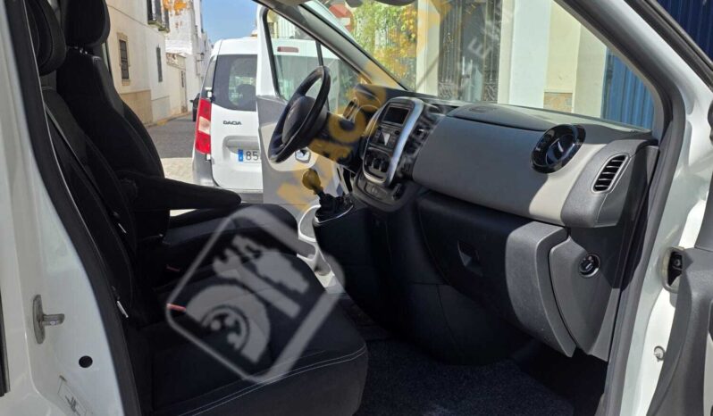 FURGÓN TRAFIC PARA DESATASCOS, LIMPIEZA Y DESINFECCIÓN lleno
