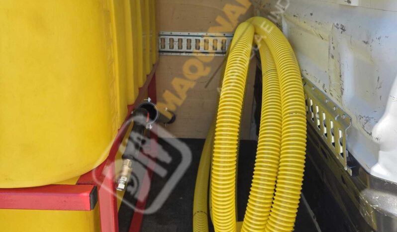 FURGÓN TRAFIC PARA DESATASCOS, LIMPIEZA Y DESINFECCIÓN lleno