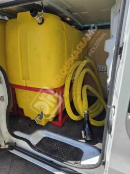 FURGÓN TRAFIC PARA DESATASCOS, LIMPIEZA Y DESINFECCIÓN lleno