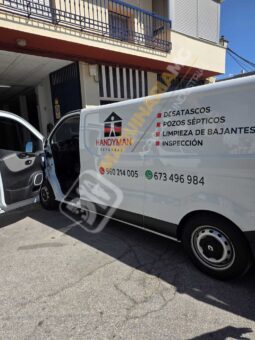 FURGÓN TRAFIC PARA DESATASCOS, LIMPIEZA Y DESINFECCIÓN lleno