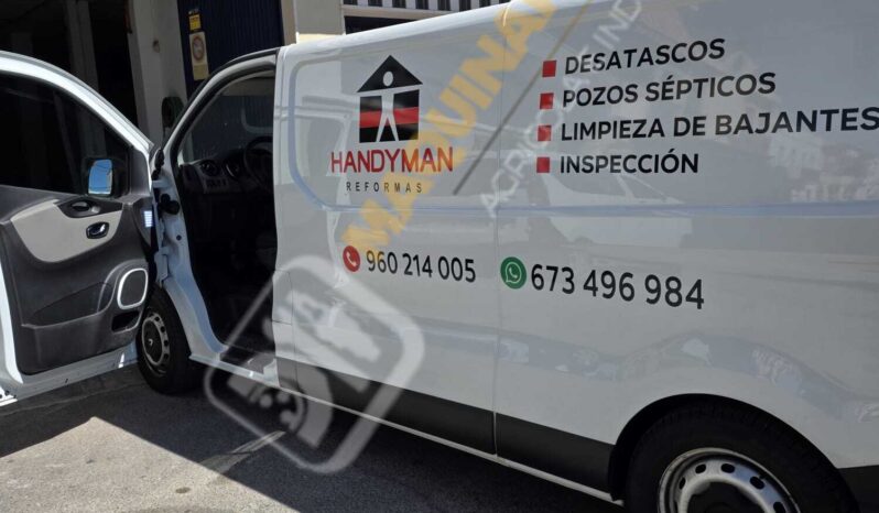 FURGÓN TRAFIC PARA DESATASCOS, LIMPIEZA Y DESINFECCIÓN lleno