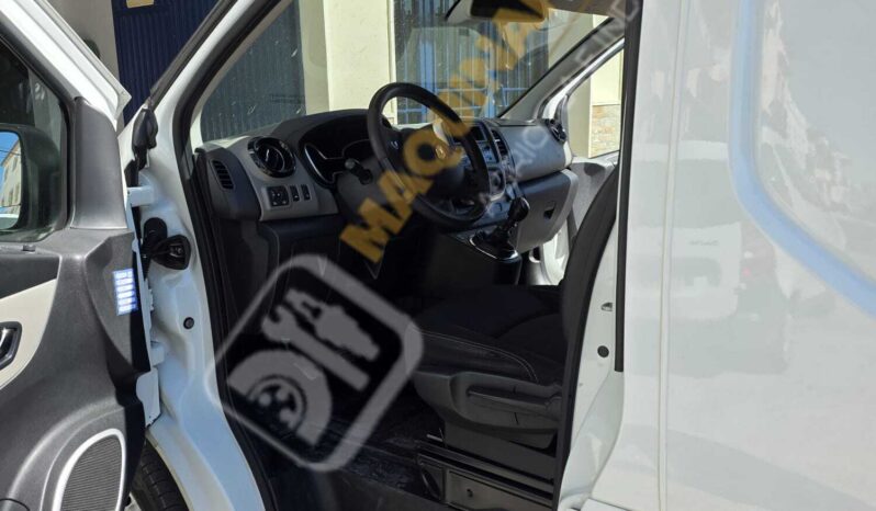 FURGÓN TRAFIC PARA DESATASCOS, LIMPIEZA Y DESINFECCIÓN lleno