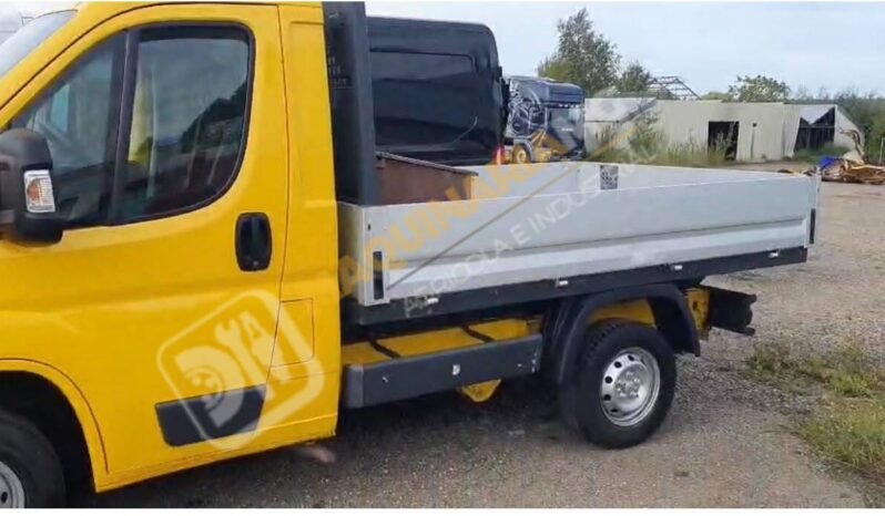 CAMIÓN PEUGEOT BOXER CON EQUIPO DE 35 CV lleno