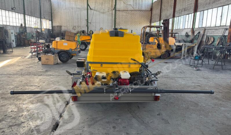 EQUIPO DE 2000 LITROS PARA RIEGO, FUMIGACIÓN E INCENDIOS lleno