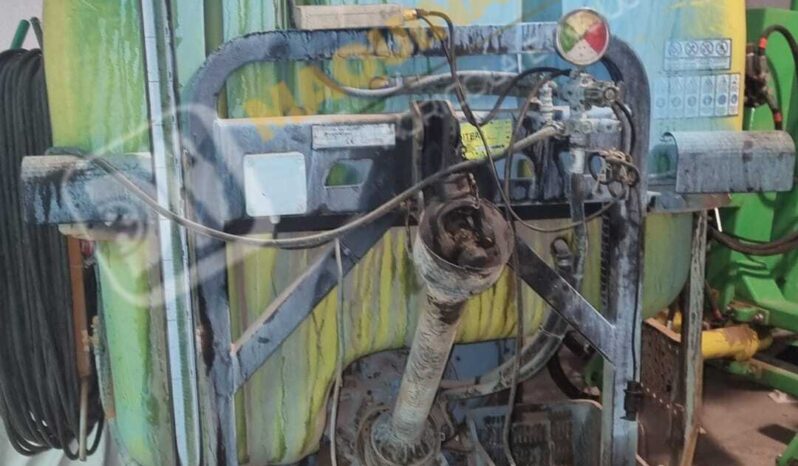 ATOMIZADOR DE 1.000 LITROS CON EQUIPO DE SONAR DE SEGUNDA MANO lleno