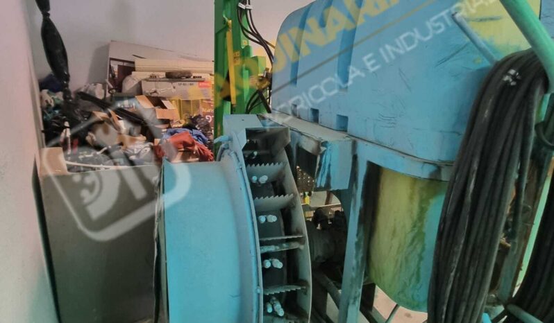 ATOMIZADOR DE 1.000 LITROS CON EQUIPO DE SONAR DE SEGUNDA MANO lleno